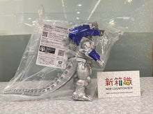 Load image into Gallery viewer, New box information 🌟New arrivals in May🌟 Ready-made Bandai movie soft rubber series Mechagodzilla 2002 Godzilla
